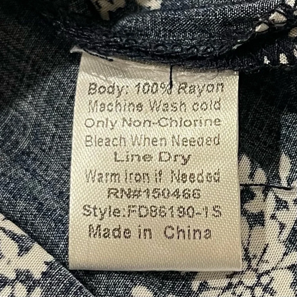 Kedzie Henley Top. Size Large - Picture 5 of 5